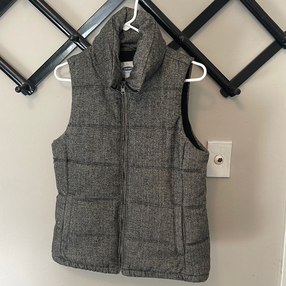 Women’s puffer vest herringbone pattern